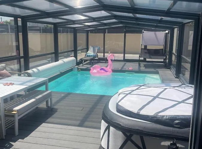 L\'Aurore Suite De Charme, Clim Jacuzzi, Sauna, Piscine Chauffee Cuisine...