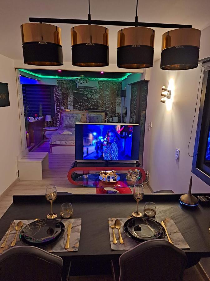 L'aurore De Charme, Clim Jacuzzi, Sauna, Piscine Chauffee Cuisine... Holiday home *