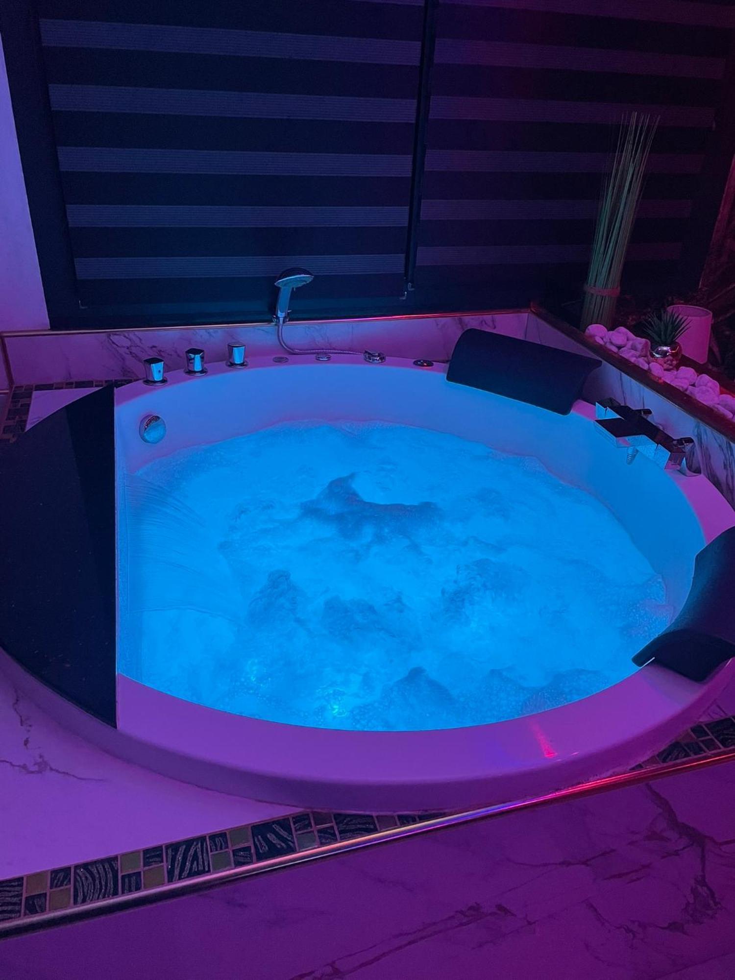 L'aurore De Charme, Clim Jacuzzi, Sauna, Piscine Chauffée Cuisine... Hébergement de vacances Carpentras